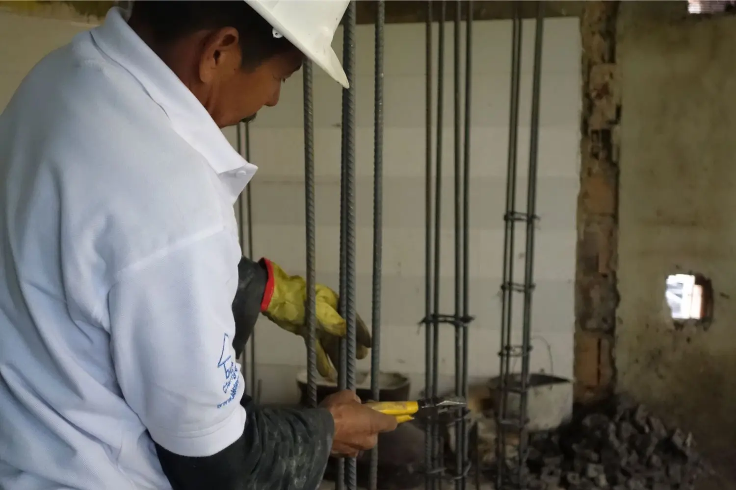 reinforcing resilient housing 3